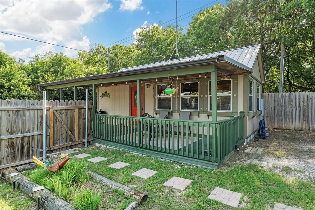 191 County Road 1743, Clifton