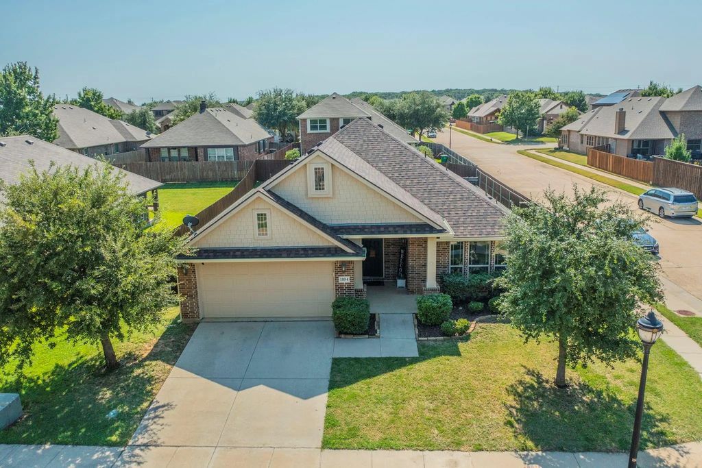 1104 Longhorn Drive, Aubrey