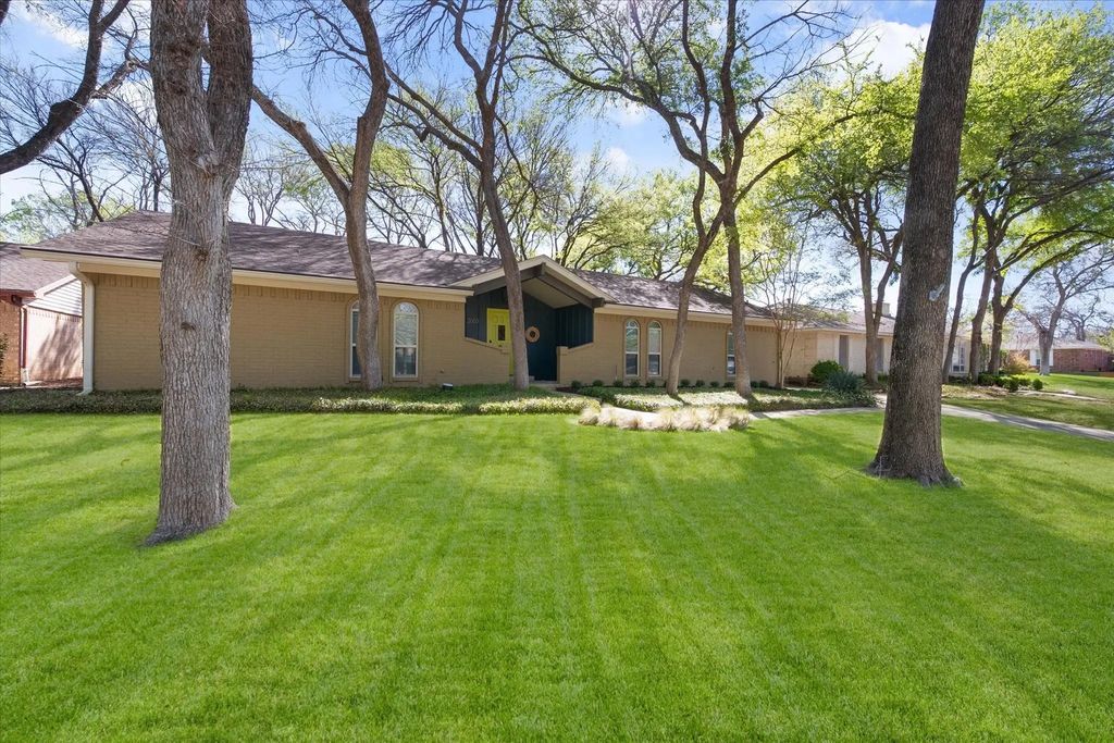 2003 Botts Drive, Arlington