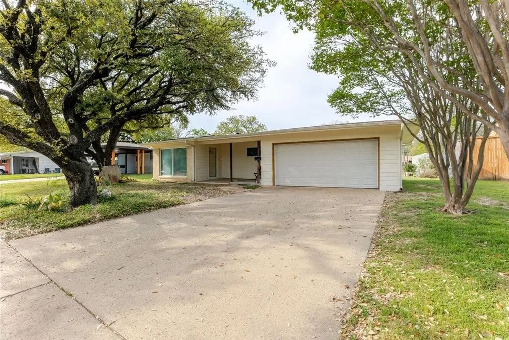 1910 Colony Drive, Irving
