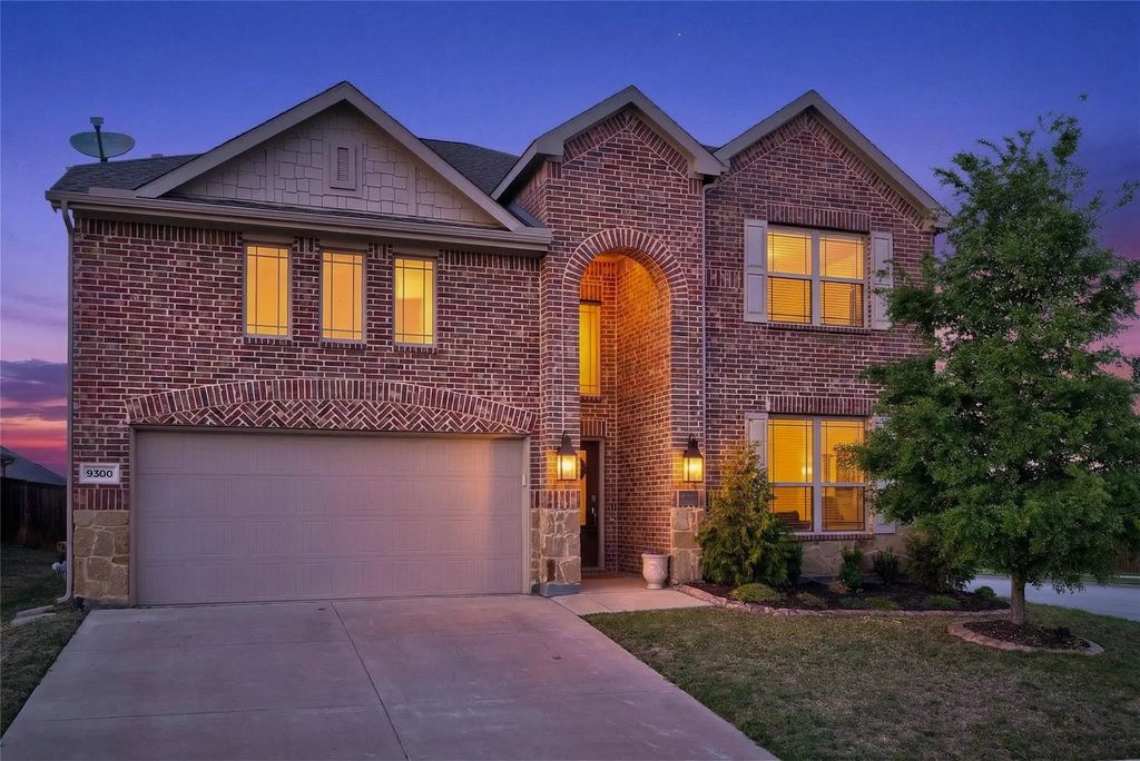 9300 Silver Dollar Drive, Fort Worth