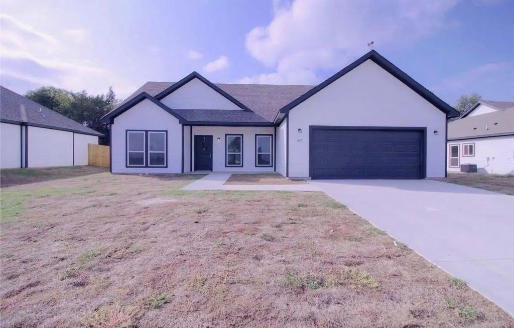 347 Rosemound Street, Commerce
