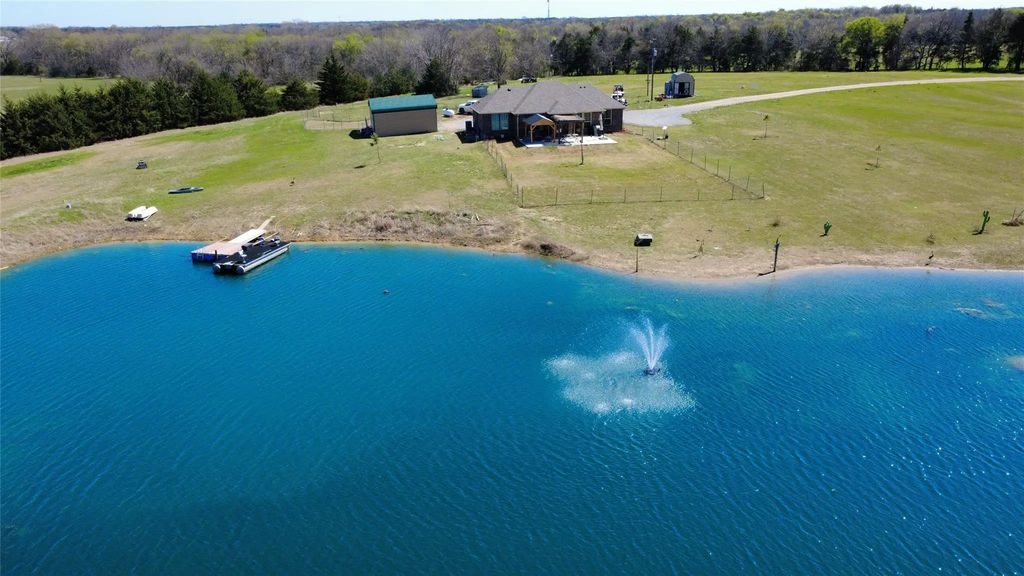 884 County Road 2900, Dodd City