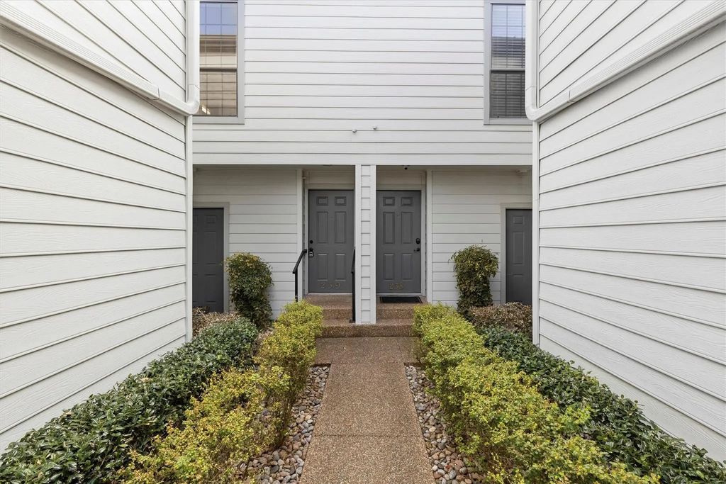 5100 Verde Valley Lane 239, Dallas