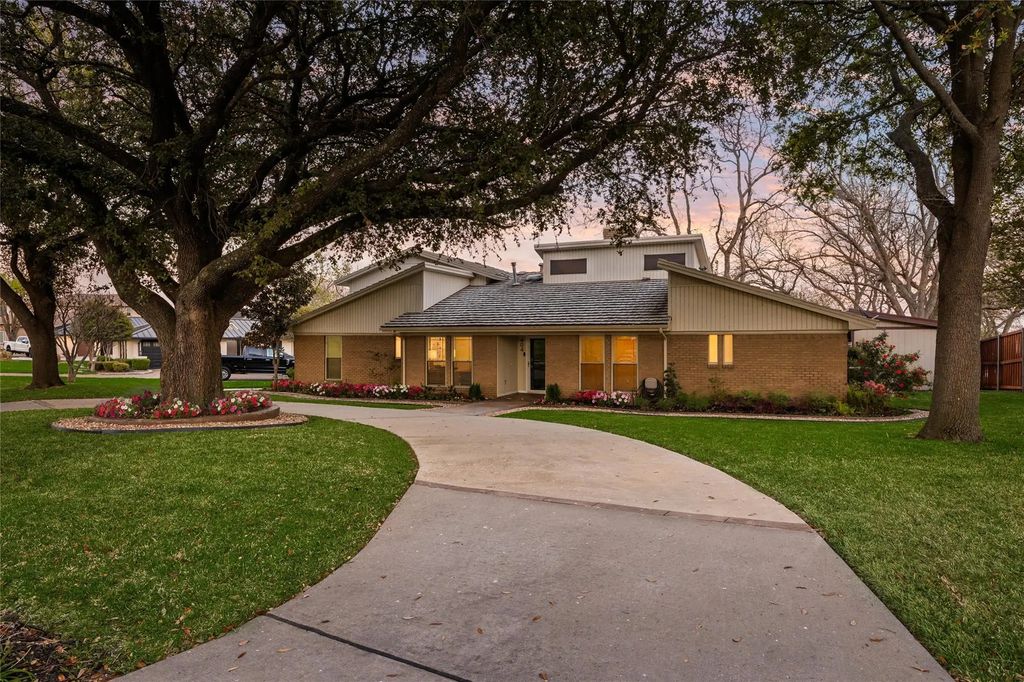 404 Point Royal Drive, Rowlett