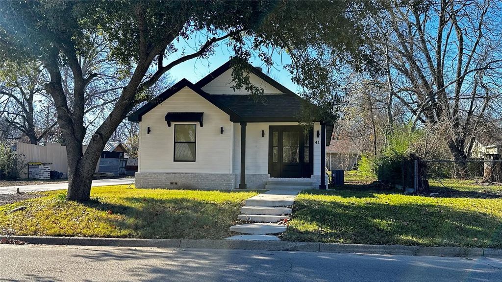 411 N Waldrip Street, Grand Saline