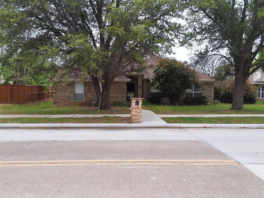 2036 Vista Drive, Lewisville