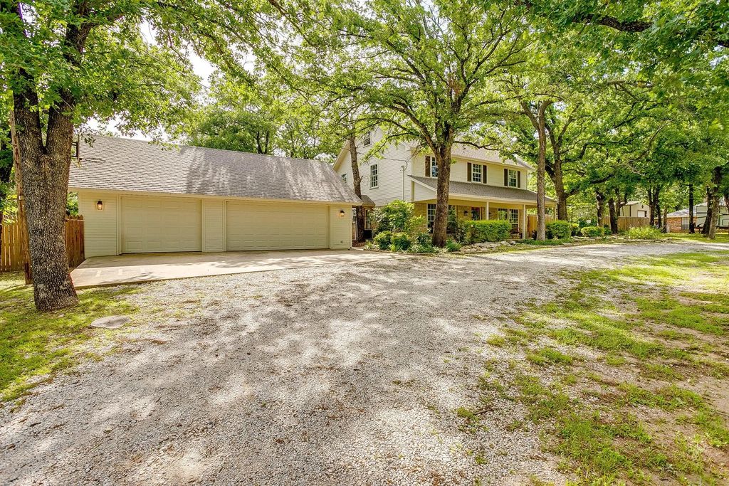 409 County Road 3418, Bridgeport