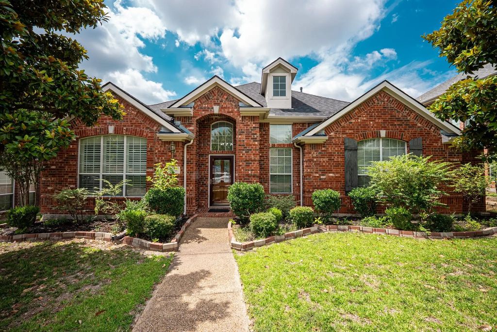1810 Winterberry Trail, Garland