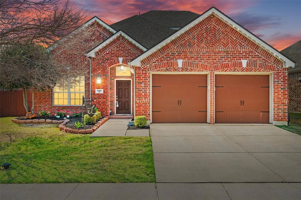 920 Goldenmist Drive, Little Elm
