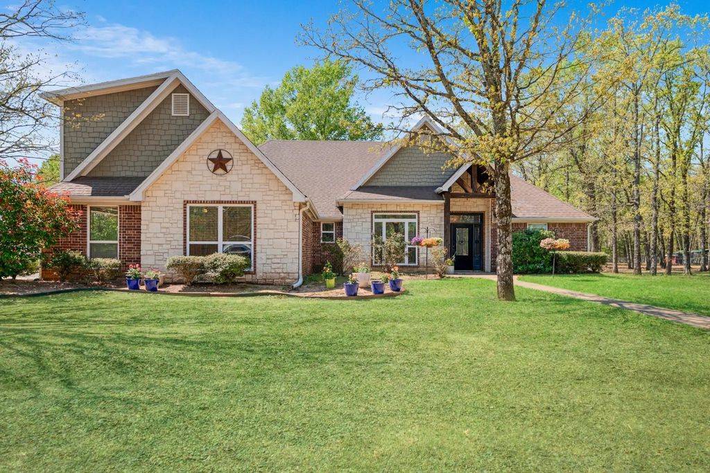 360 County Road 42570, Paris