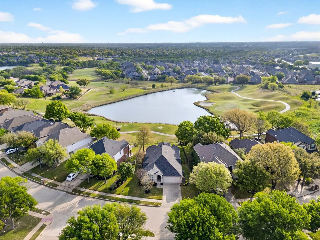 5746 Walnut Creek Drive, Fort Worth