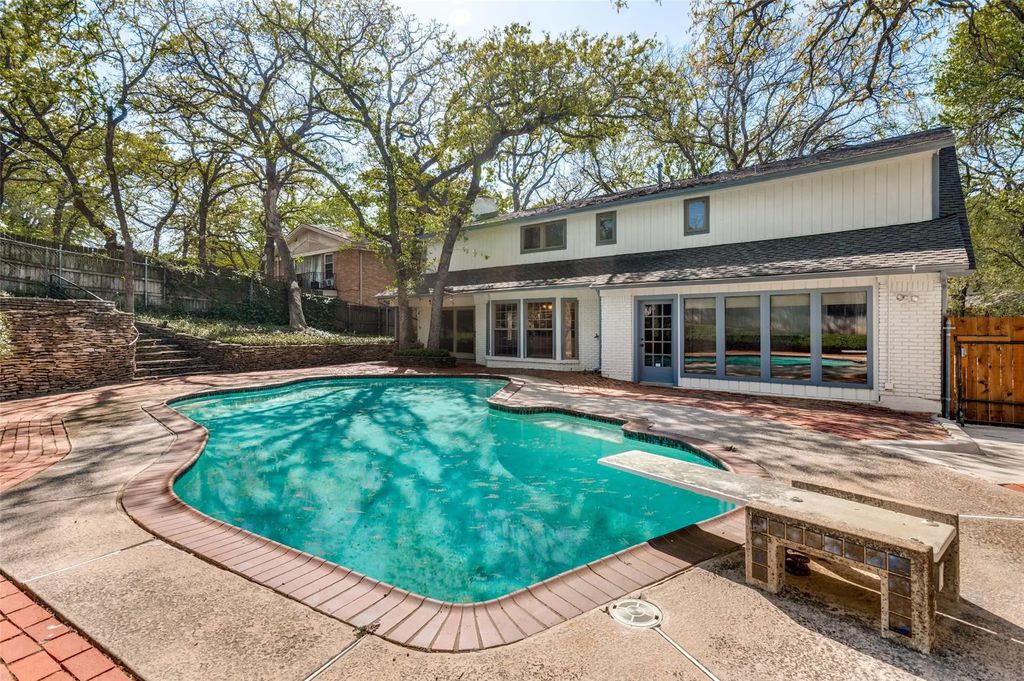 905 Live Oak Lane, Arlington
