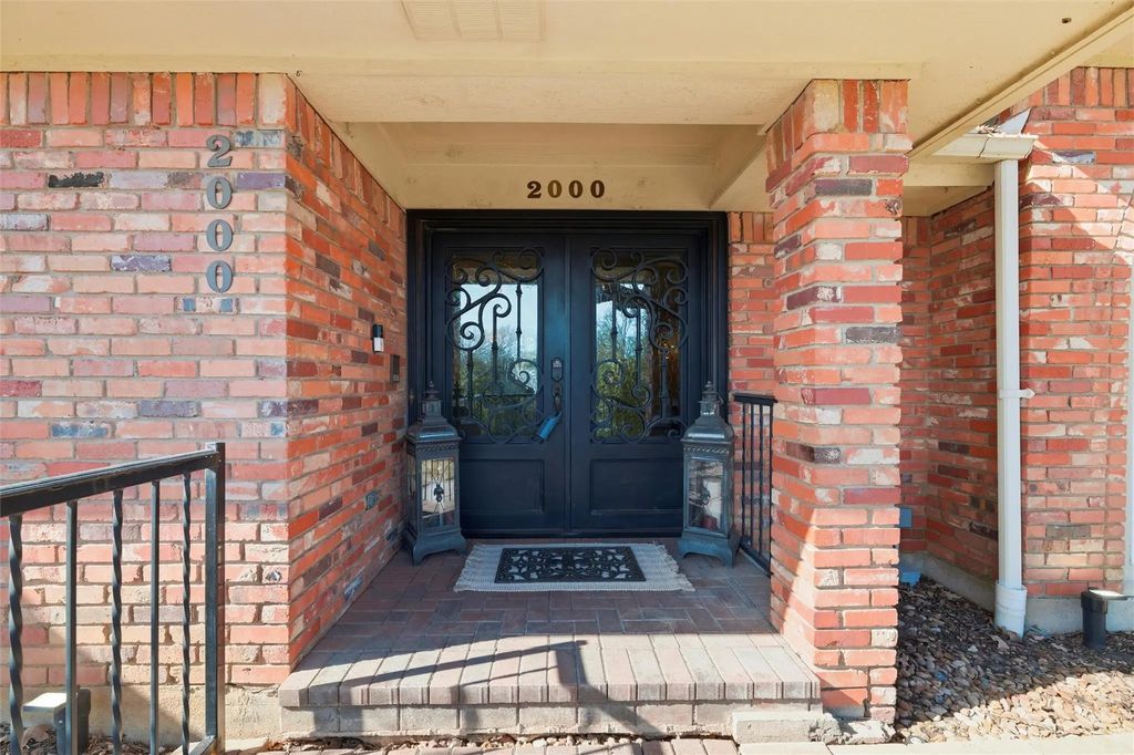 2000 Lakehill Court, Arlington
