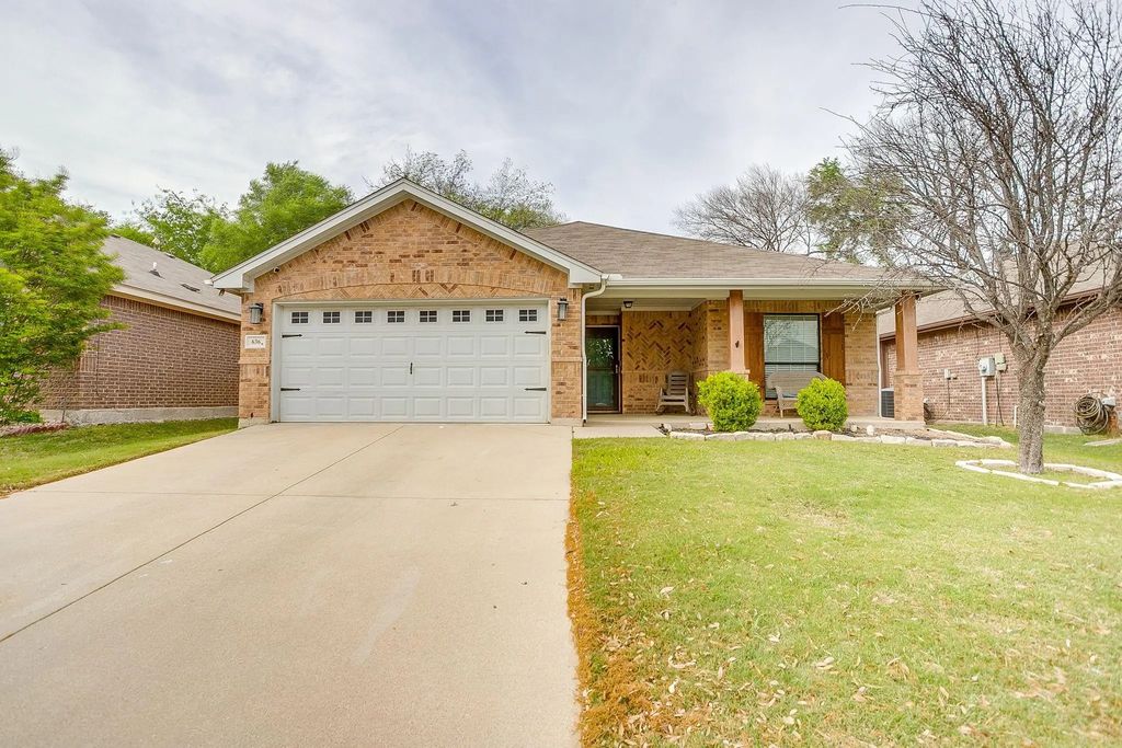 636 Clearbrook Street, Azle