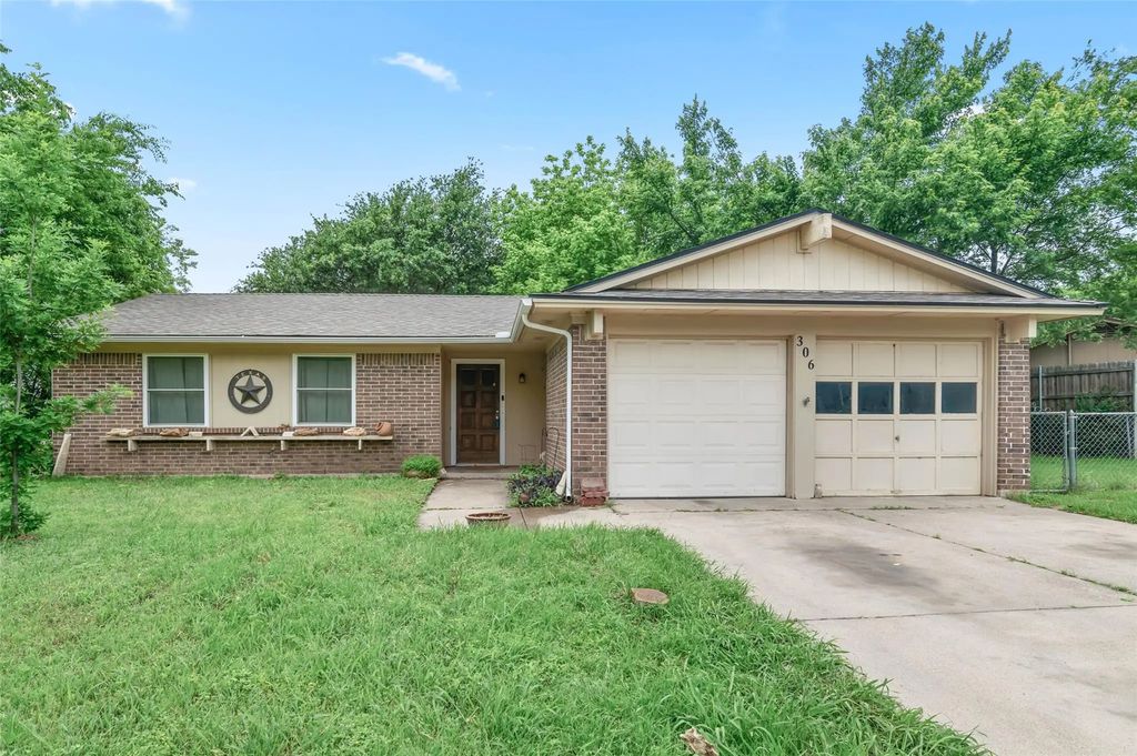 306 Bluebird Circle, Denton