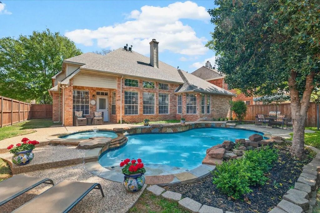 2905 Woodway Drive, Flower Mound