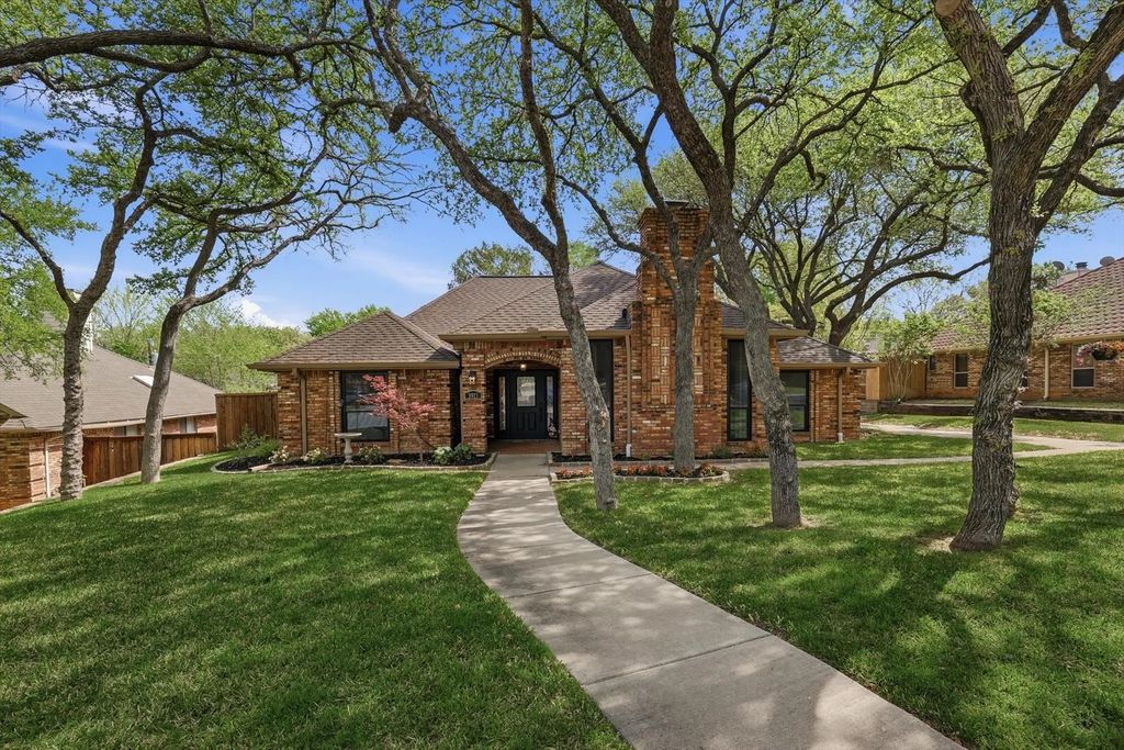 3913 Woodstock Drive, Colleyville