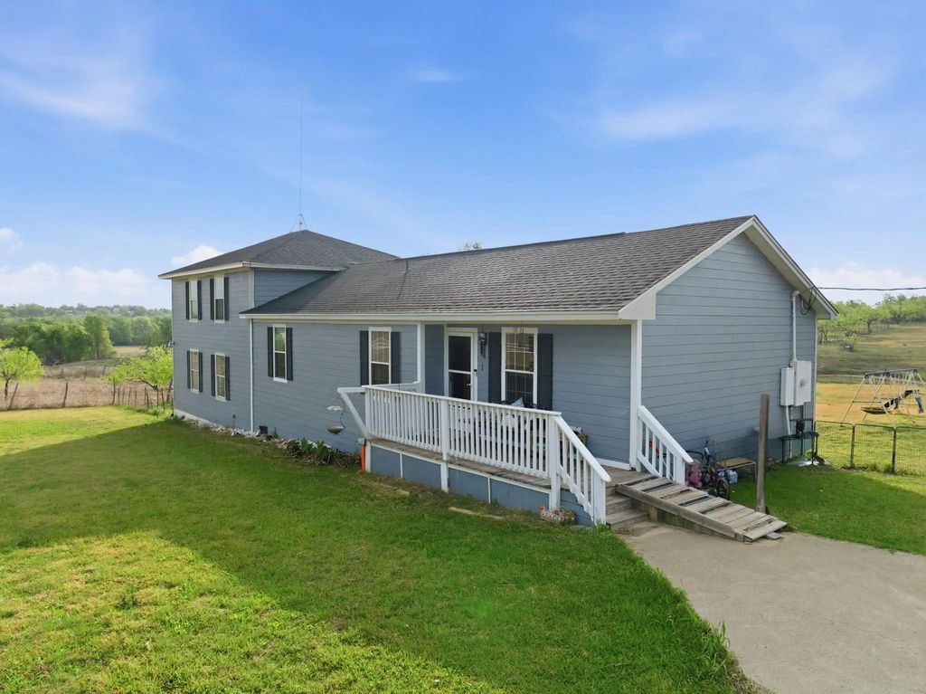 104 County Road 412b, Lott
