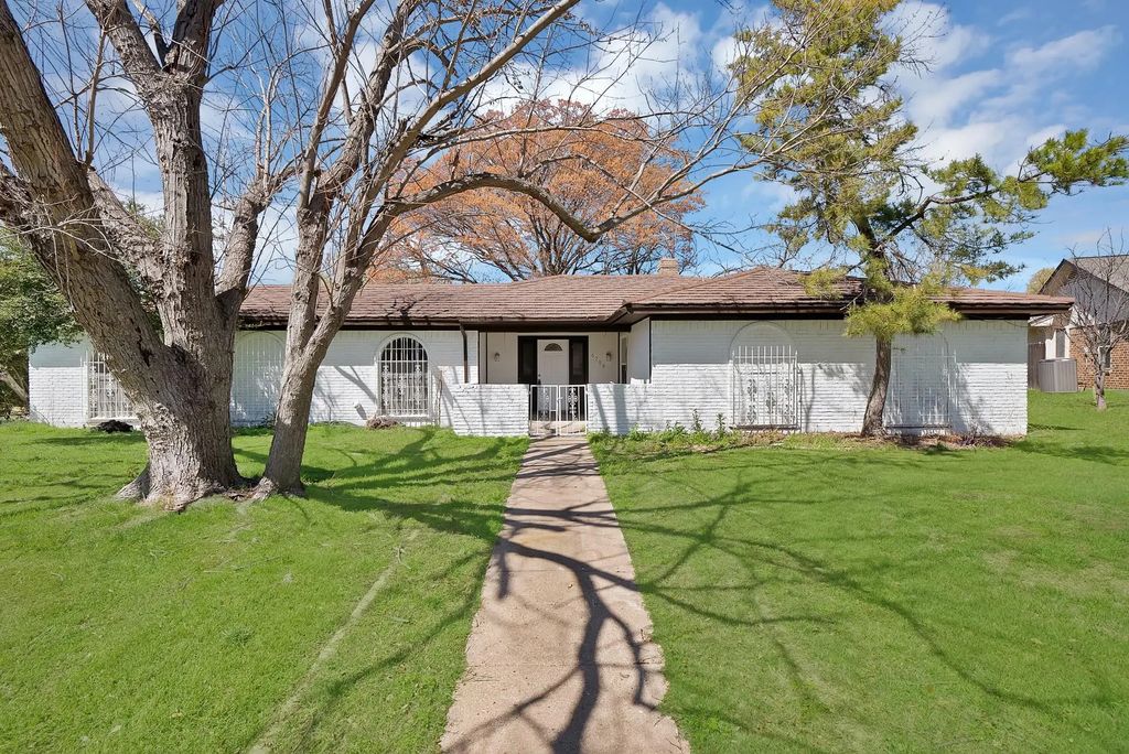 6758 Cartagena Court, Fort Worth