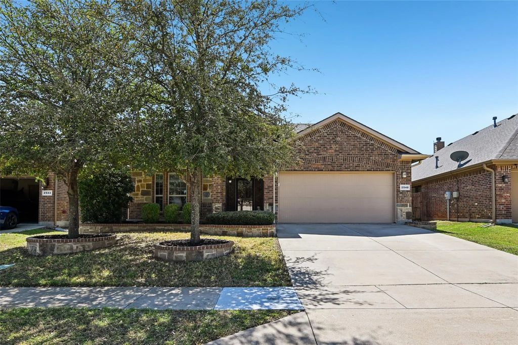 2540 Grey Kingbird Trail, Fort Worth