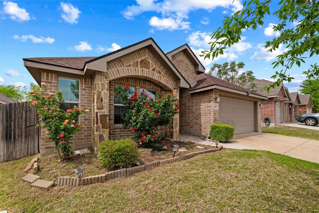 2312 Wakecrest Drive, Fort Worth