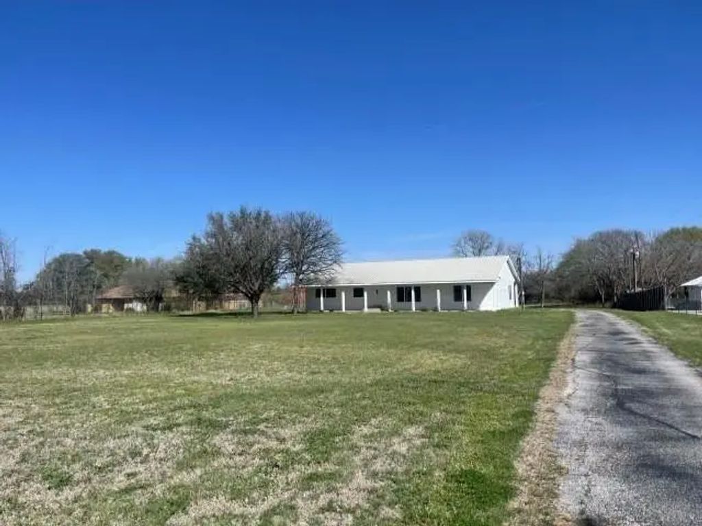1411 Fox Lane, Burleson