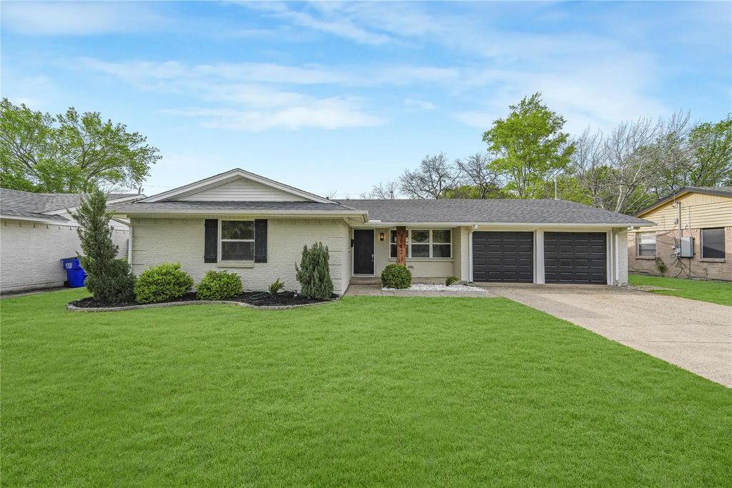 3042 Amber Lane, Farmers Branch