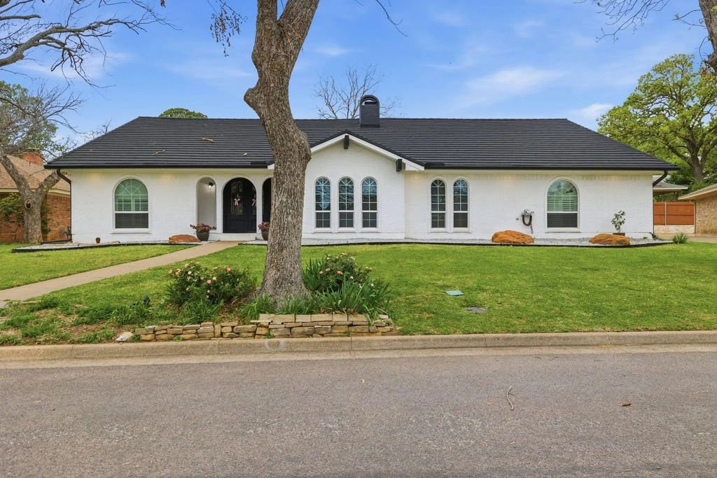 1613 Glasgow Drive, Arlington