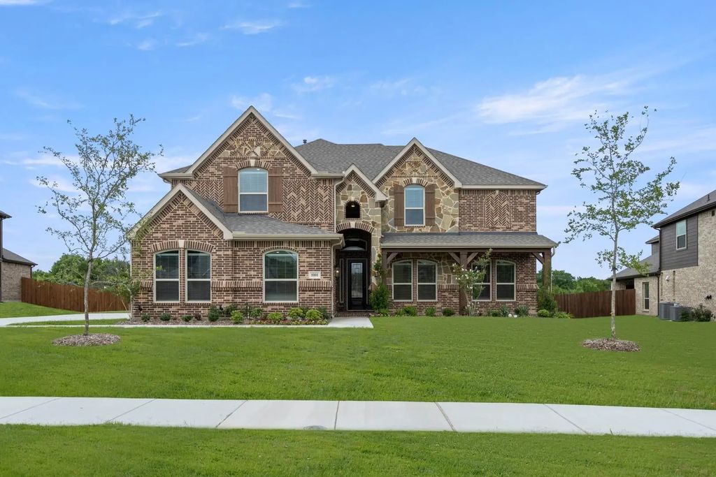 1001 E Hidden Lakes Drive, DeSoto