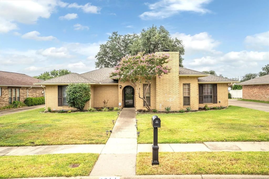 2214 Valley Mill, Carrollton