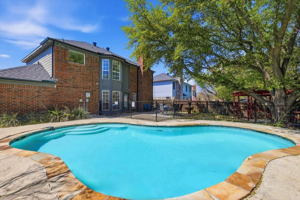 1520 Warwick Drive, Mansfield