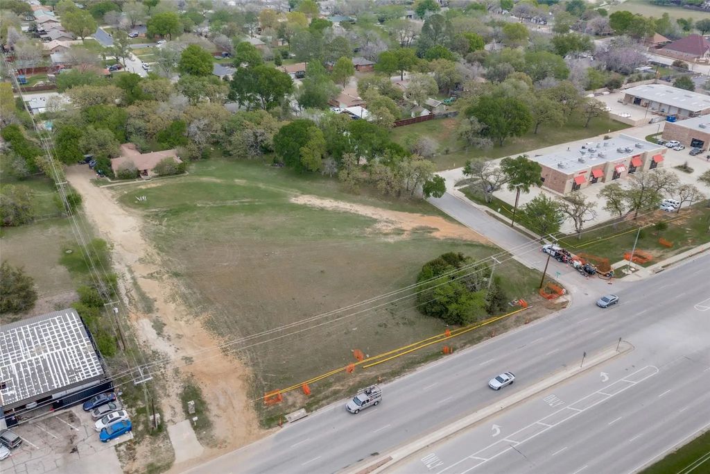 1228 W Hurst Boulevard, Hurst