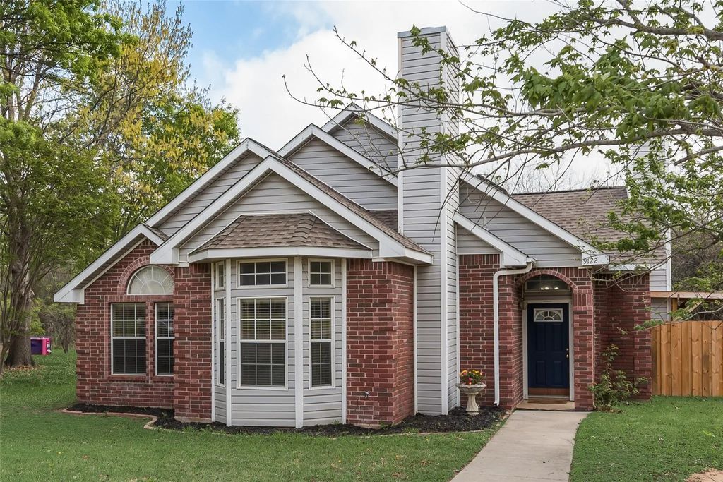 9122 Oak Hollow Drive, Rowlett
