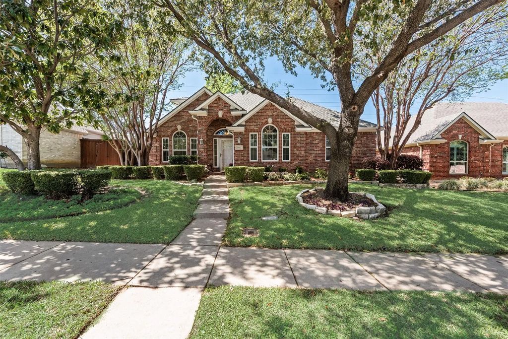 2112 Wallbrook Drive, Lewisville