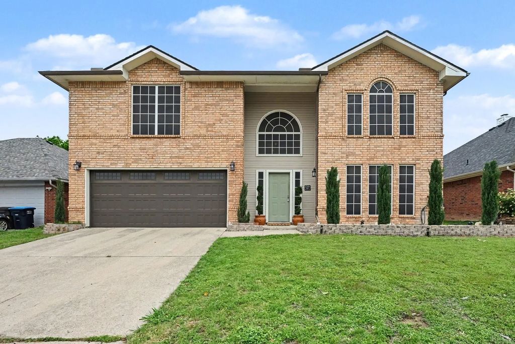 6713 Cambrian Way, Fort Worth