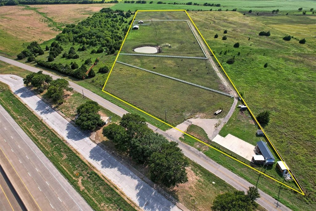 6882 N Interstate Highway 35 E, Waxahachie