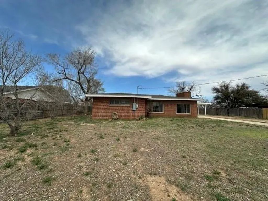 2204 Carl Street, Big Spring