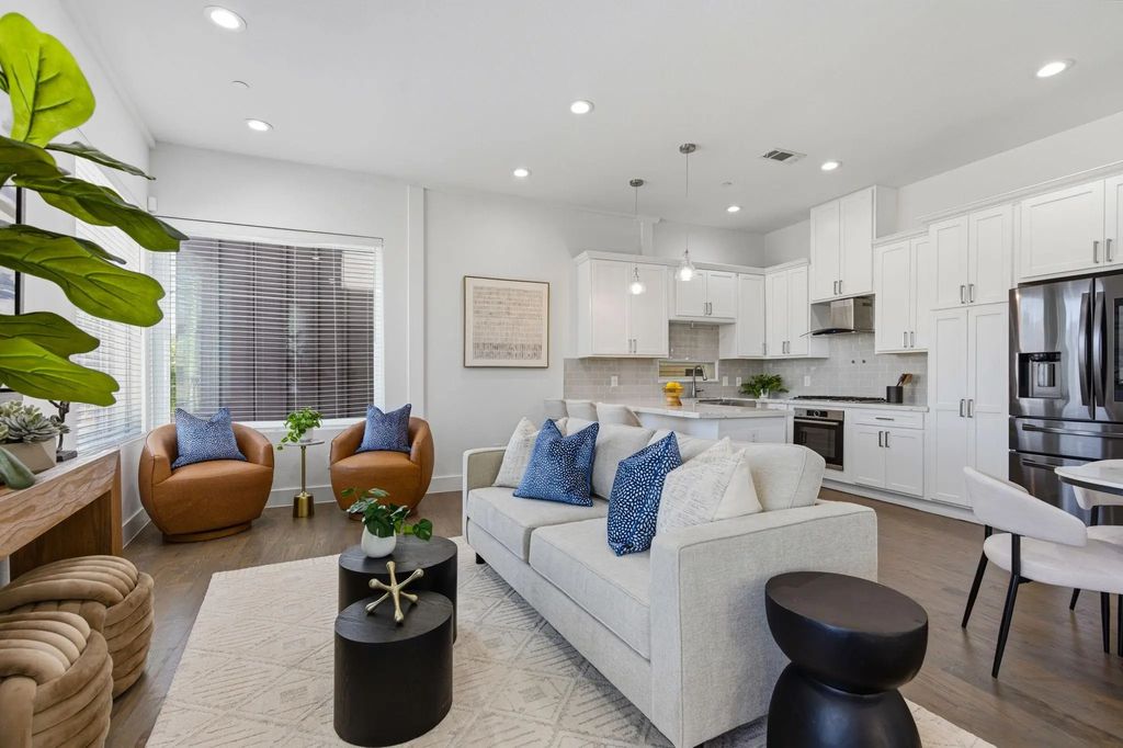 2450 N Garrett Avenue 18, Dallas