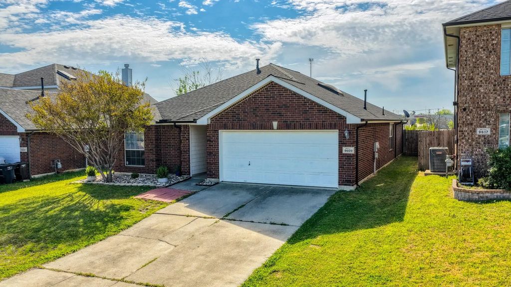 9609 Maryville Lane, Fort Worth