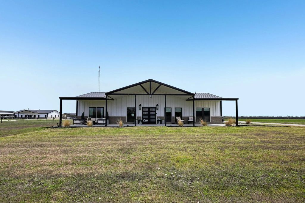 5029 County Road 1098, Celeste