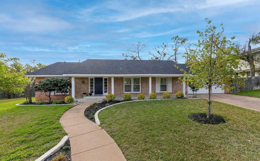 3102 Las Cruces Boulevard, Temple