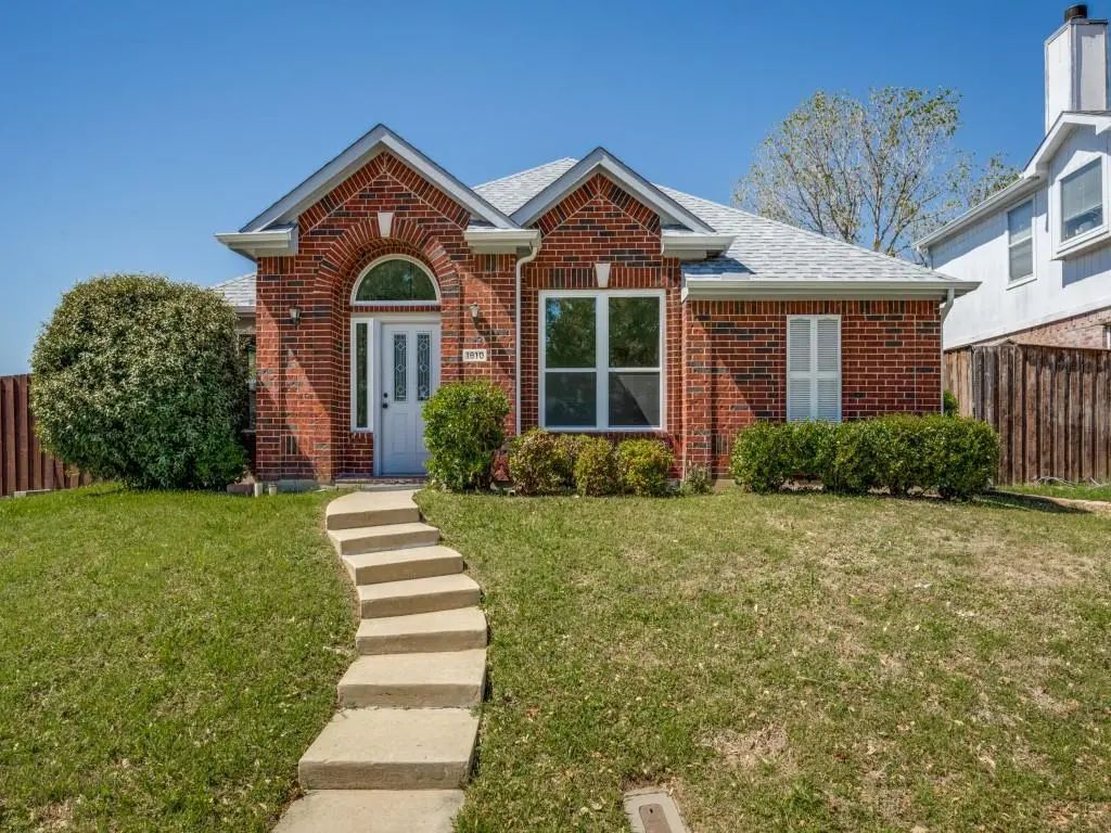 1810 Crosshaven Drive, Lewisville