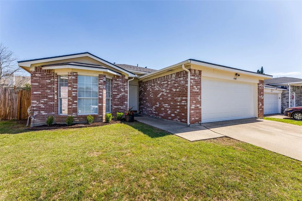 8100 Iris Circle, Fort Worth