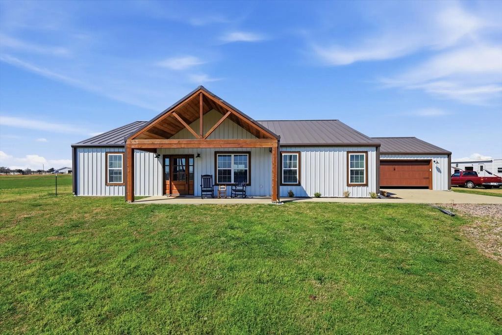 2201 South Road, Whitesboro