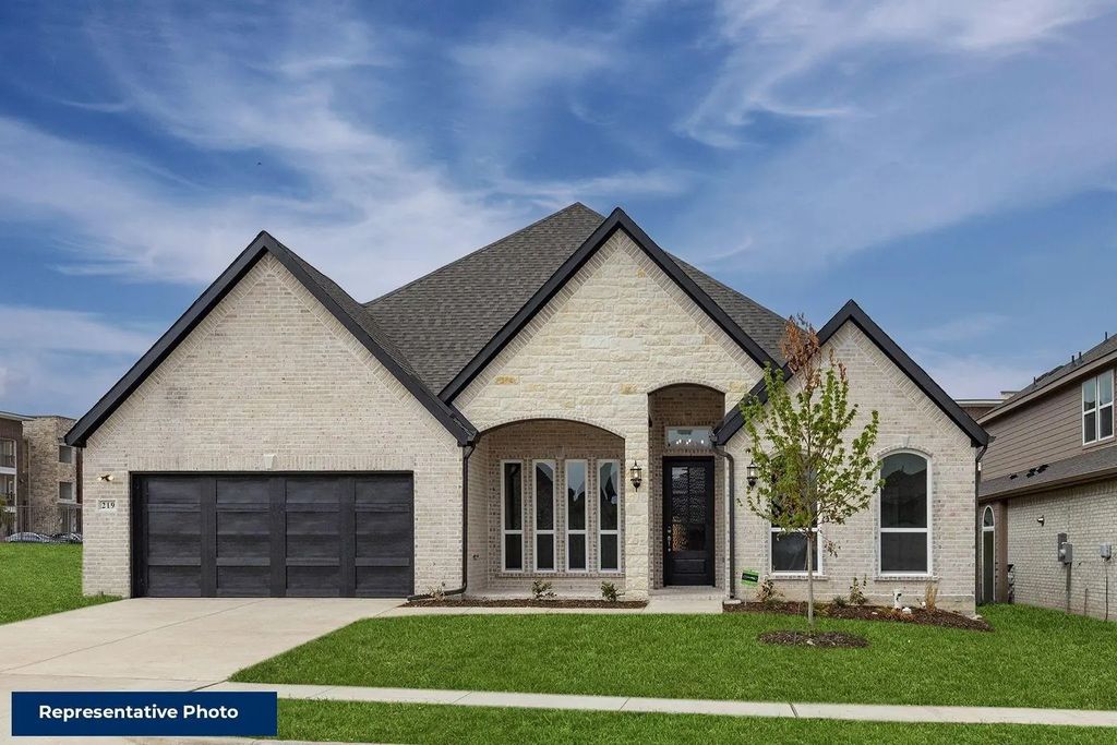 608 S Hidden Lakes Drive, DeSoto