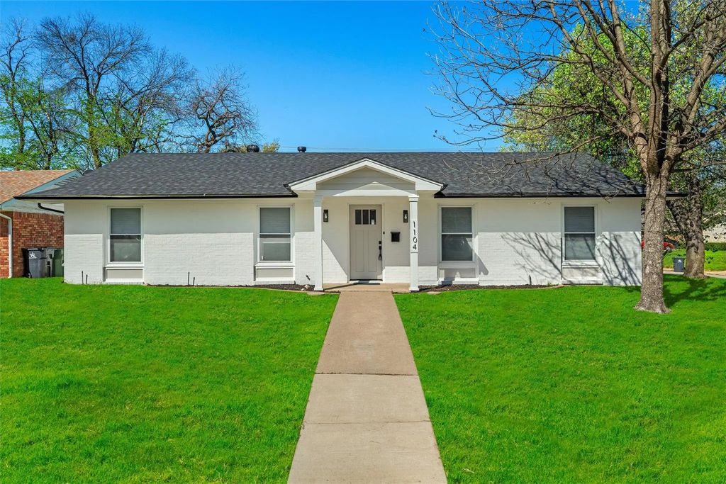 1104 Waggoner Drive, Arlington