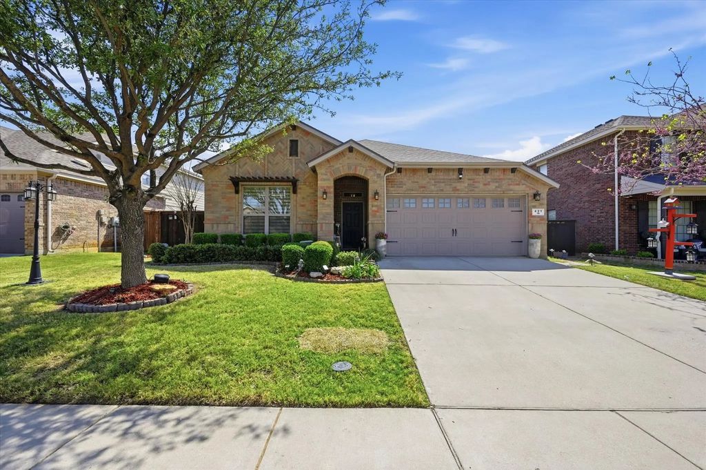 421 Foxcraft Drive, Fort Worth