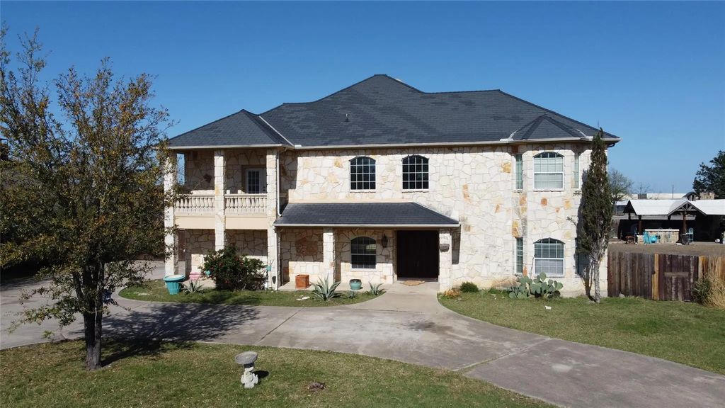 5036 Garden Drive, Hutchins