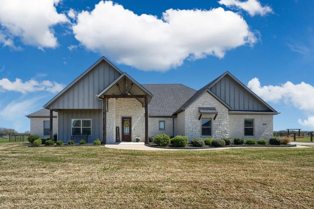 5899 W Sky Hawk Trail, Royse City